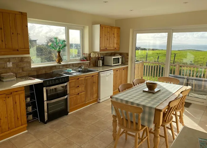 Amazing Sea Views, Short Walk To The Beach