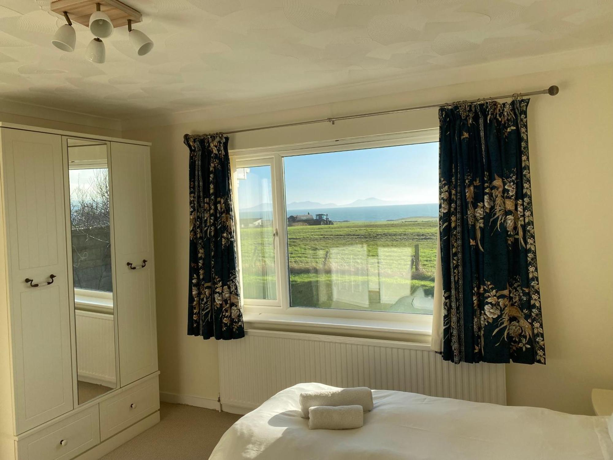 Holiday home Amazing Sea Views, Short Walk To The